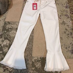 Chelsea and violet ruffled white cropped jeans